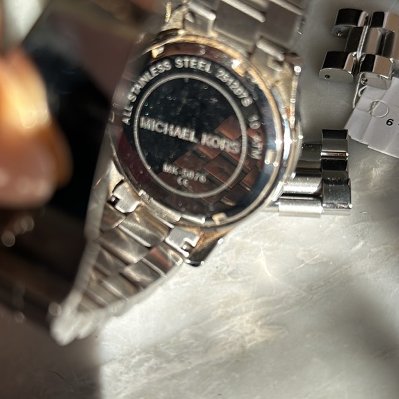 Michael Kors Runway Silver-Tone Watch - Picture 5 of 10